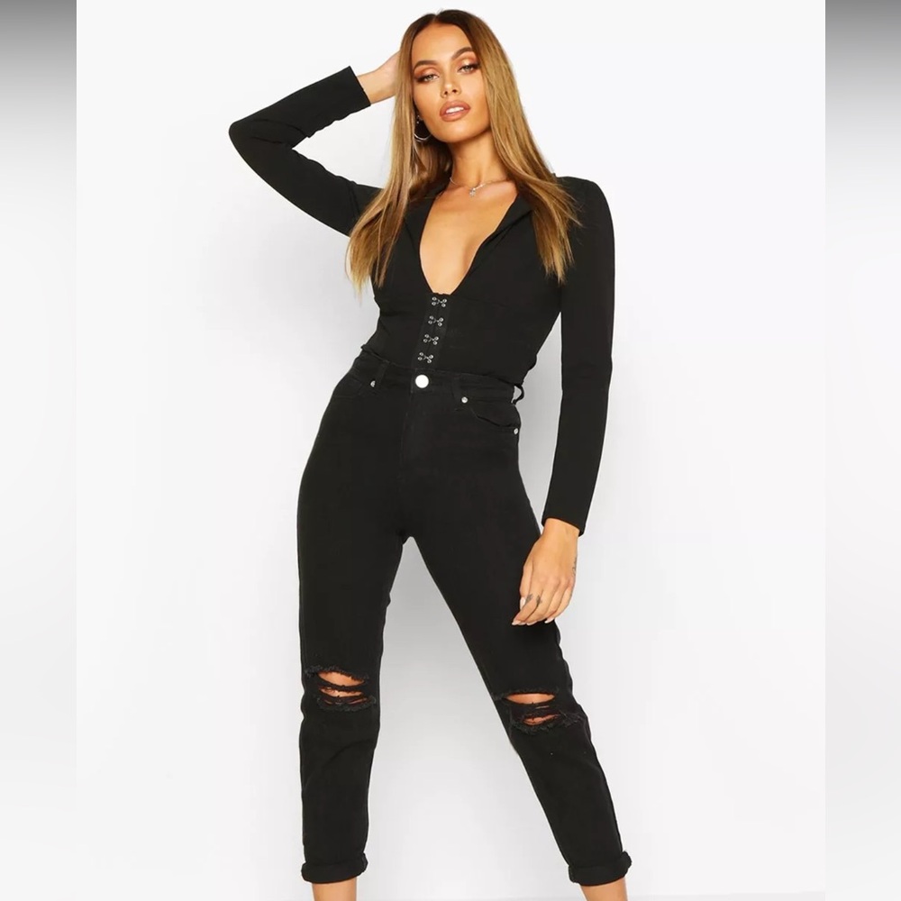 Black Boyfriend Jeans with Cropped Length and Straight Fit